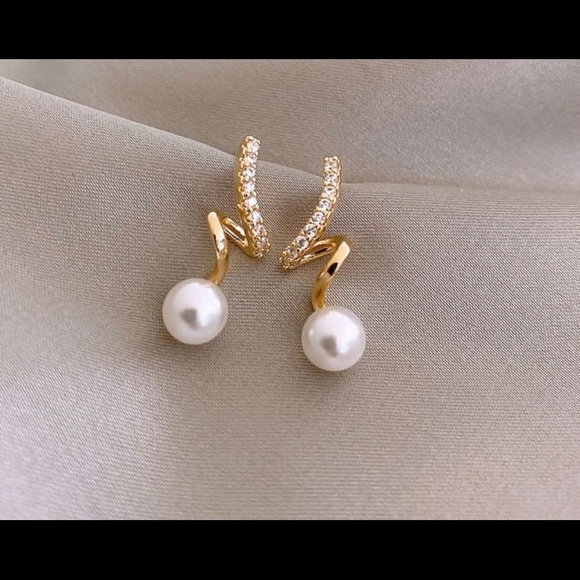 Spiral (Gold) Earring only 2 left - Picture 4 of 7